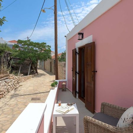 Captain'S Memories Stylish Harbour Apartments Chalki Town Екстер'єр фото