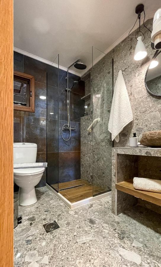 Captain'S Memories Stylish Harbour Apartments Chalki Town Екстер'єр фото
