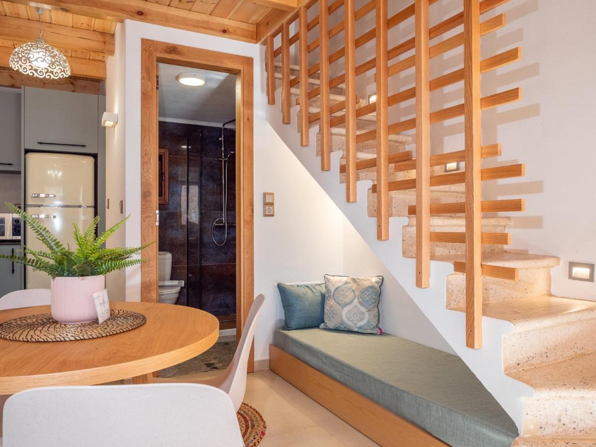 Captain'S Memories Stylish Harbour Apartments Chalki Town Екстер'єр фото