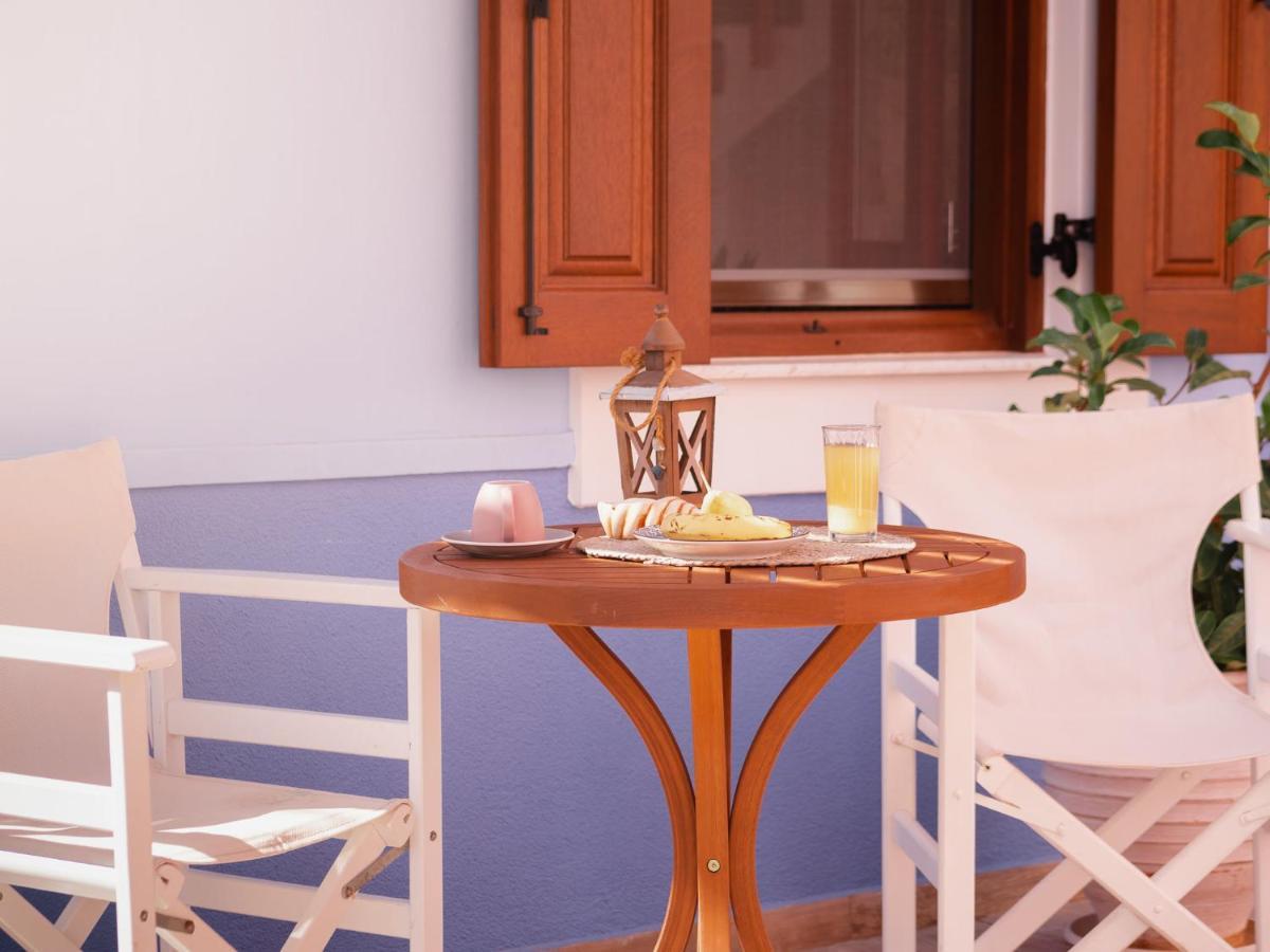 Captain'S Memories Stylish Harbour Apartments Chalki Town Екстер'єр фото