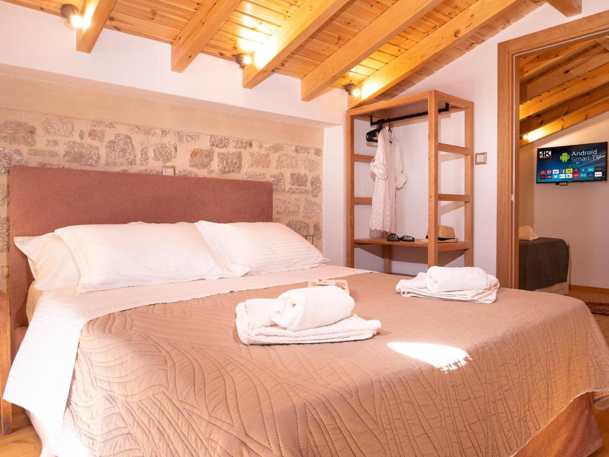 Captain'S Memories Stylish Harbour Apartments Chalki Town Екстер'єр фото