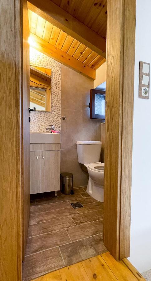 Captain'S Memories Stylish Harbour Apartments Chalki Town Екстер'єр фото