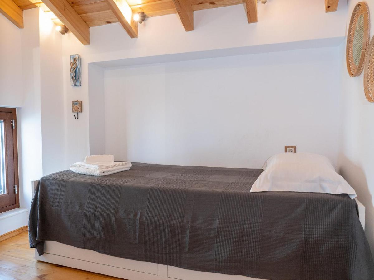 Captain'S Memories Stylish Harbour Apartments Chalki Town Екстер'єр фото