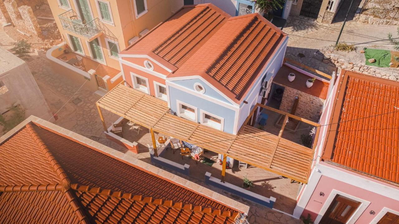 Captain'S Memories Stylish Harbour Apartments Chalki Town Екстер'єр фото