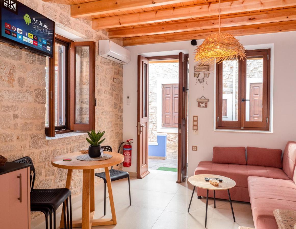 Captain'S Memories Stylish Harbour Apartments Chalki Town Екстер'єр фото