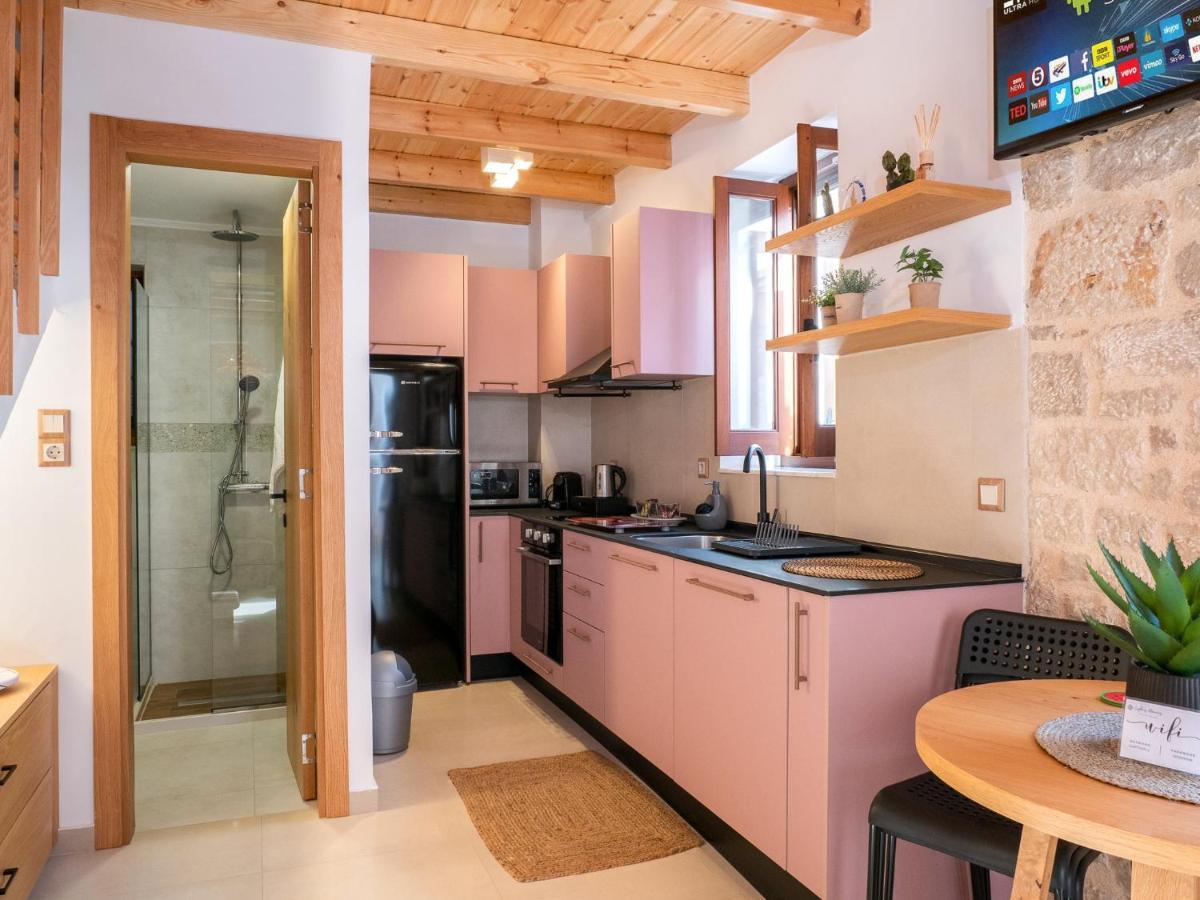 Captain'S Memories Stylish Harbour Apartments Chalki Town Екстер'єр фото