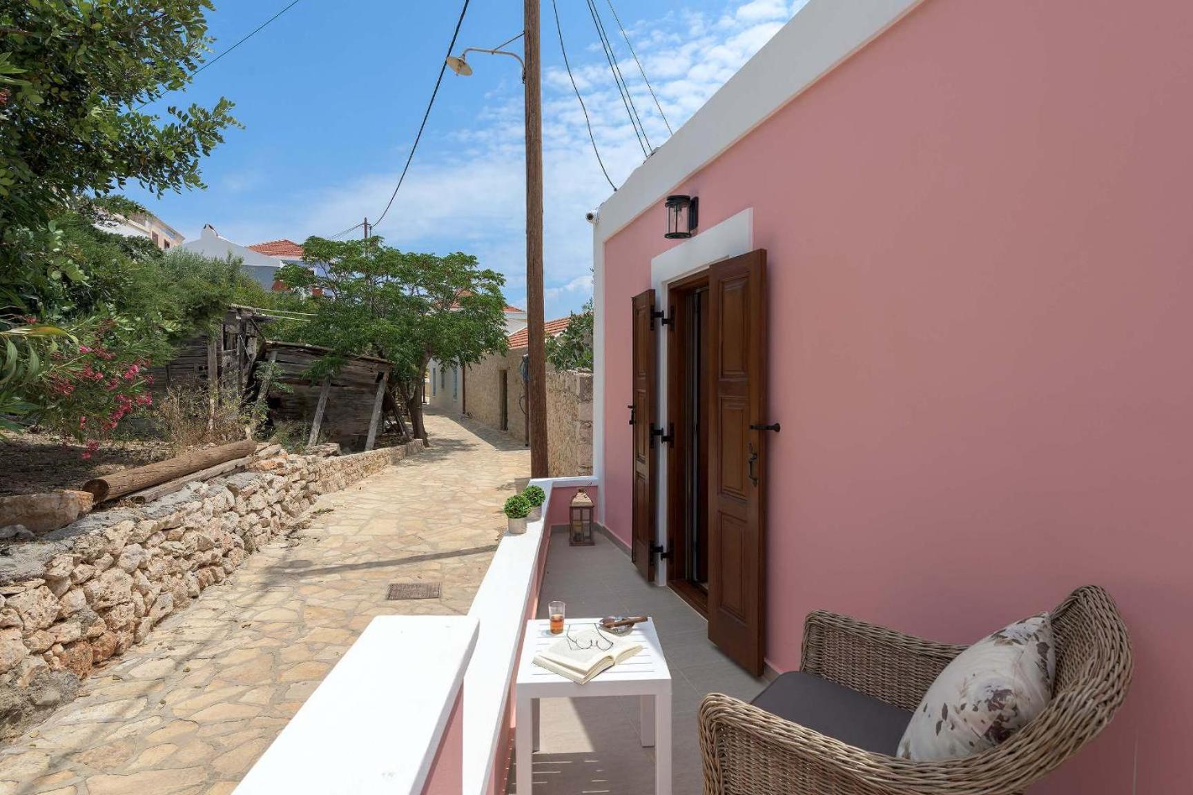 Captain'S Memories Stylish Harbour Apartments Chalki Town Екстер'єр фото